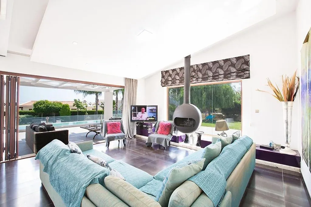 Villa Protaras Sunshine, Stylish 4Bdr Villa With Pool, Close To Fig Tree Bay Beach