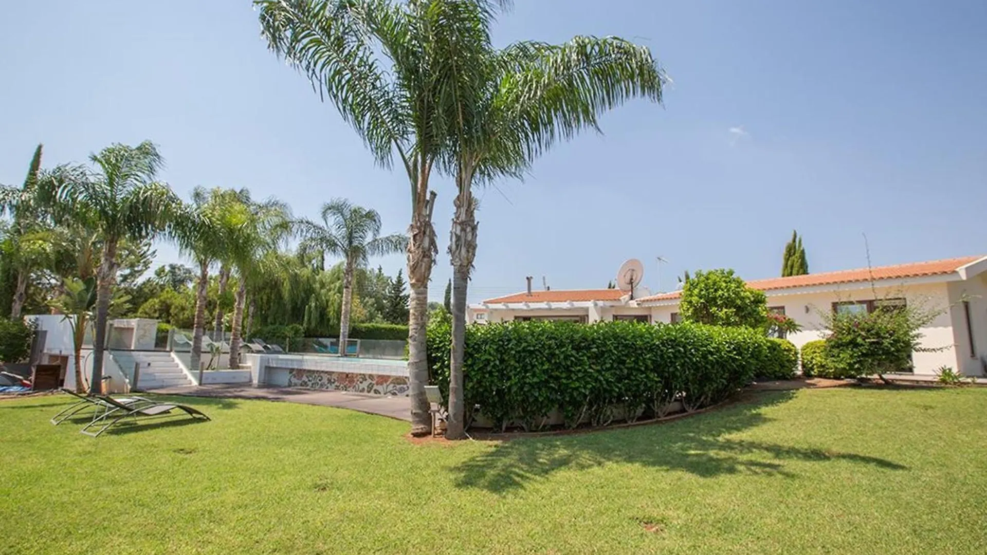 Villa Protaras Sunshine, Stylish 4Bdr Villa With Pool, Close To Fig Tree Bay Beach