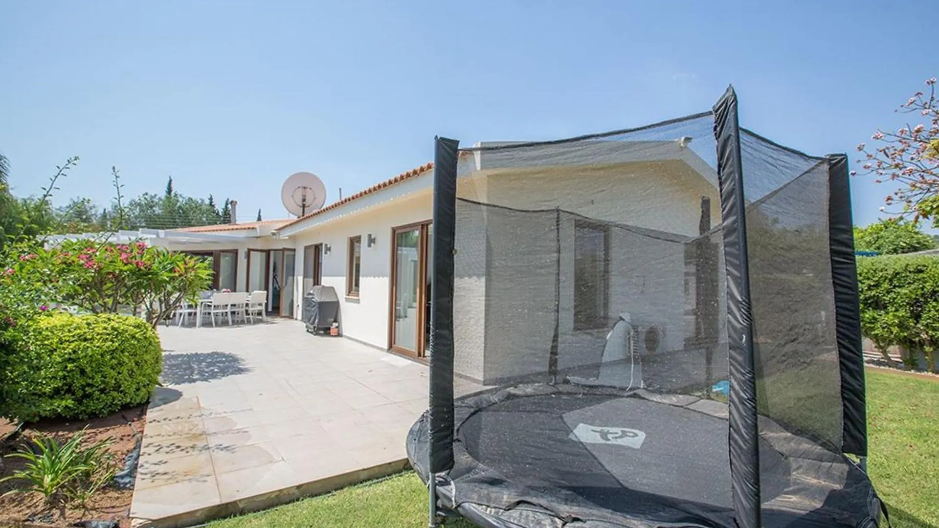 Villa Protaras Sunshine, Stylish 4Bdr Villa With Pool, Close To Fig Tree Bay Beach